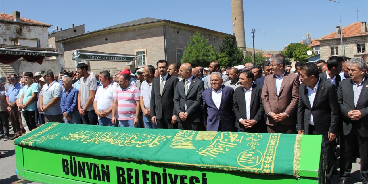 Kayseri'de sele kapılarak yaşamını yitiren kişi son yolculuğuna uğurlandı