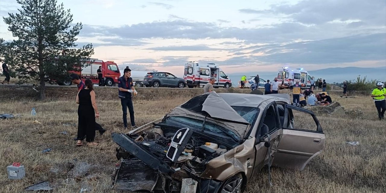 Sinop’ta tarlaya devrilen otomobildeki 2 kişi yaralandı