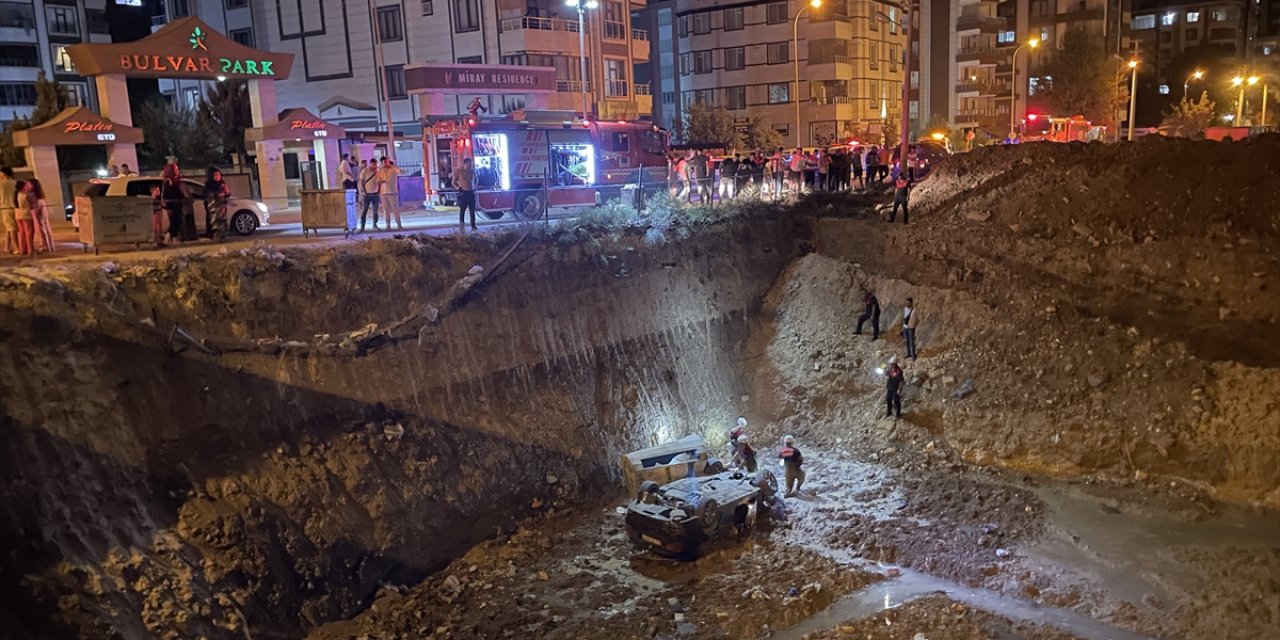 Şanlıurfa'da inşaat temeline düşen otomobildeki 3 kişi yaralandı