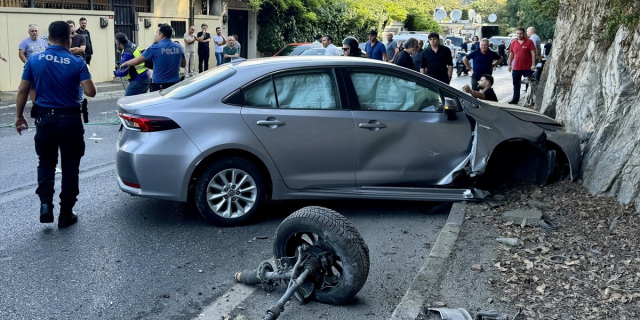 Üsküdar'da otomobilin çarptığı kadın ağır yaralandı