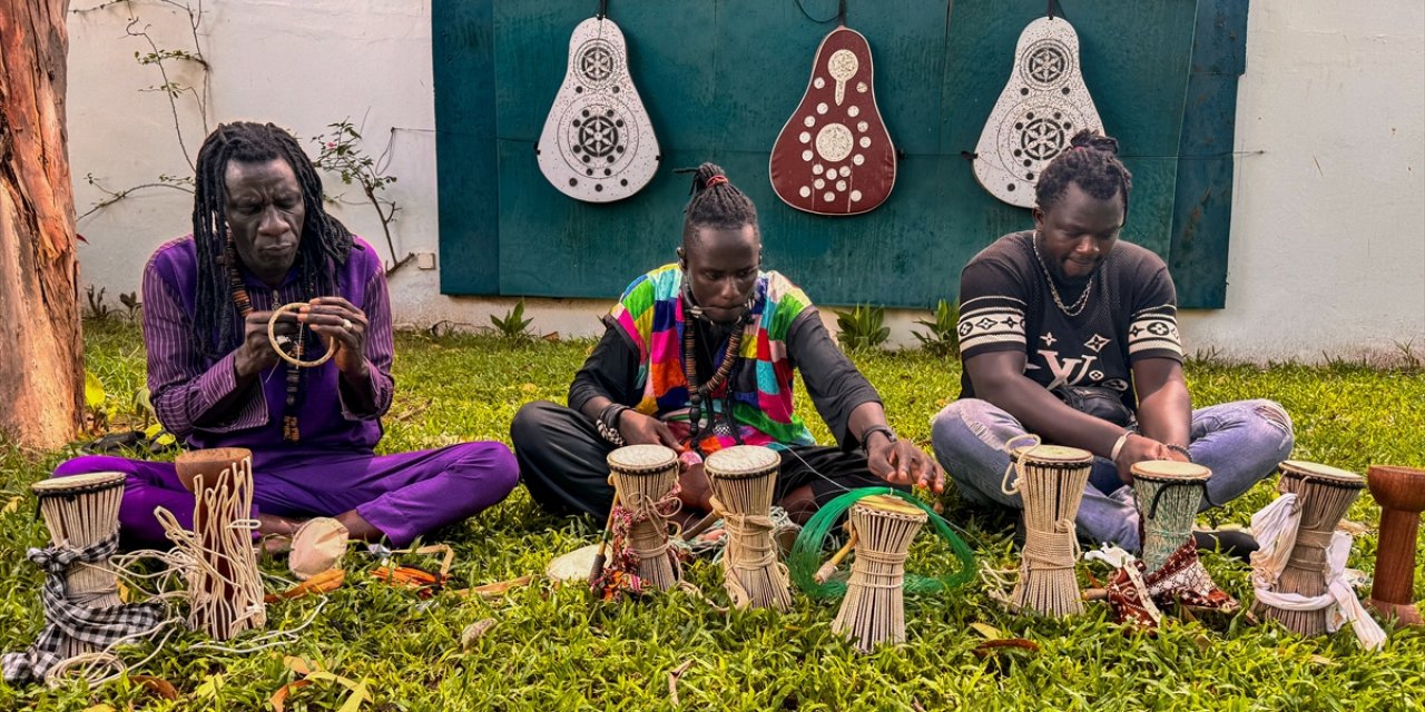 DOSYA HABER/AFRİKA MÜZİĞİ - Batı Afrika'nın insan sesini taklit eden "konuşan davulu" Tama