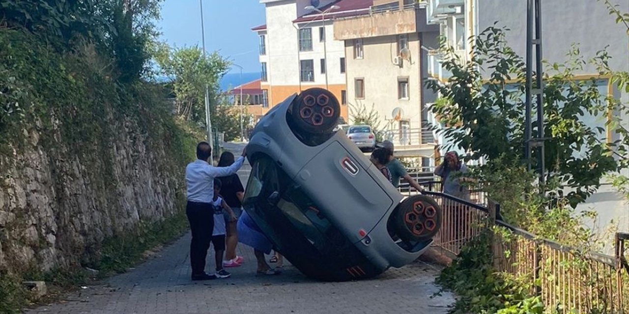 Zonguldak'ta yüksekten düşen elektrikli otomobilin sürücüsü yaralandı