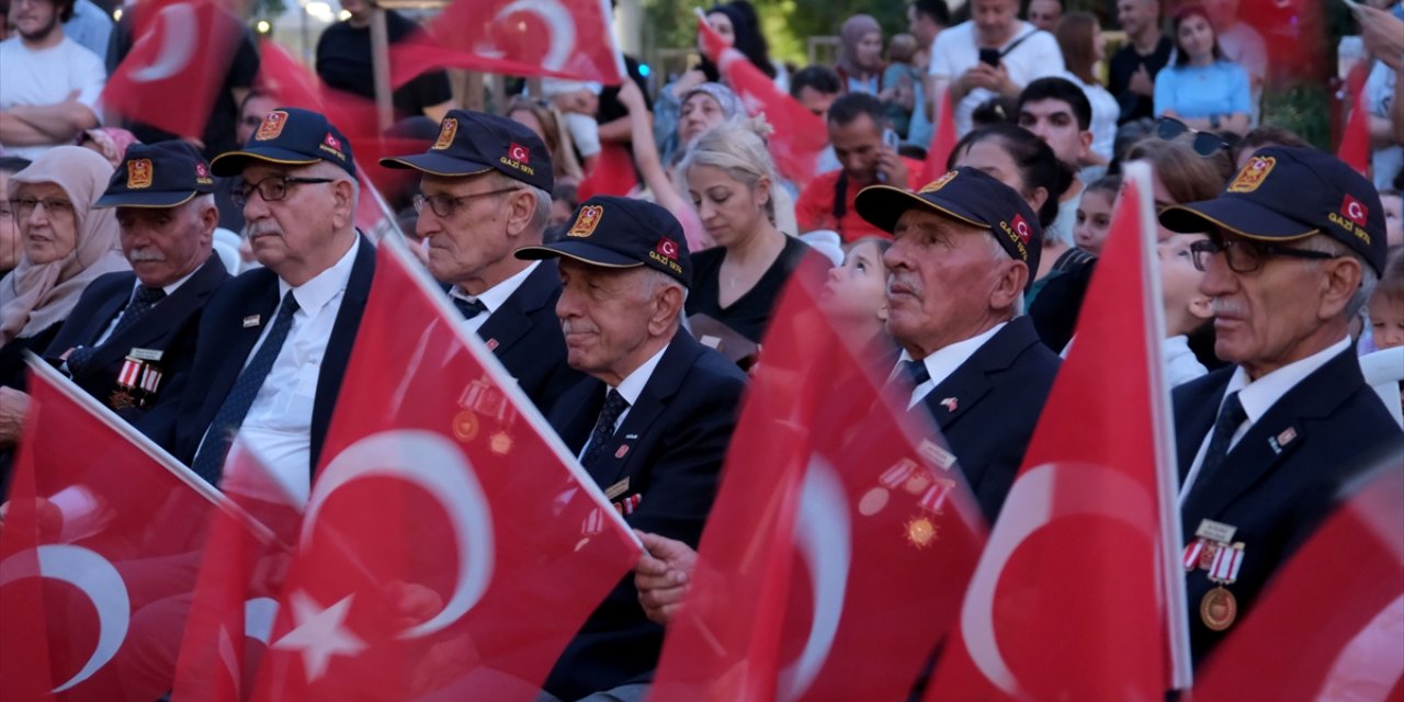 Kırklareli'nde Zafer Bayramı kutlamaları kapsamında askeri bando konser verdi