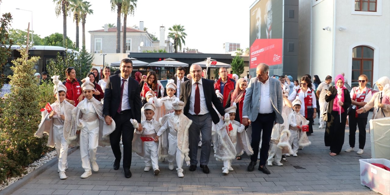 İzmir'de toplu sünnet töreni düzenlendi