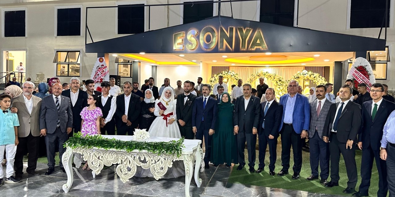 Çalışma ve Sosyal Güvenlik Bakan Yardımcısı Aydın, Adıyaman'da nikah şahitliği yaptı