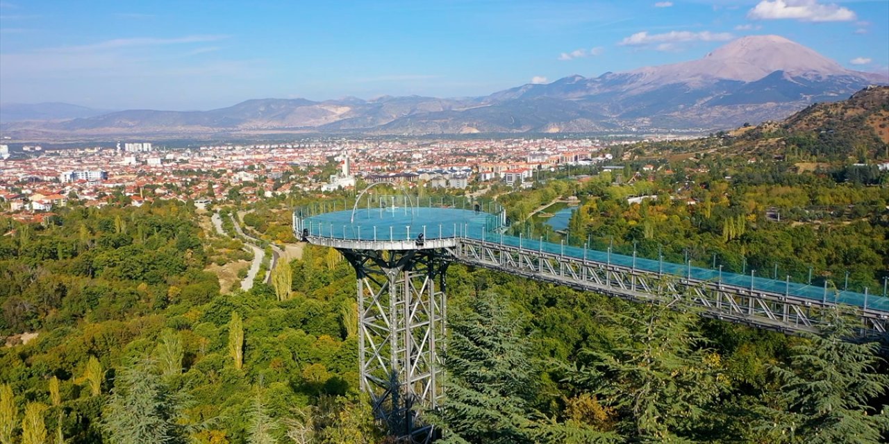 Isparta'da Kirazlıdere Cam Seyir Terası 450 bin misafir ağırladı