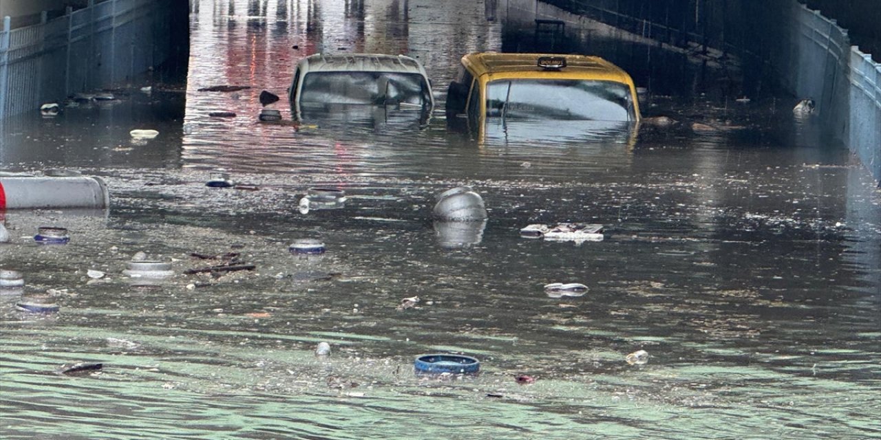 İstanbul'un bazı bölgelerinde sağanak etkili oluyor