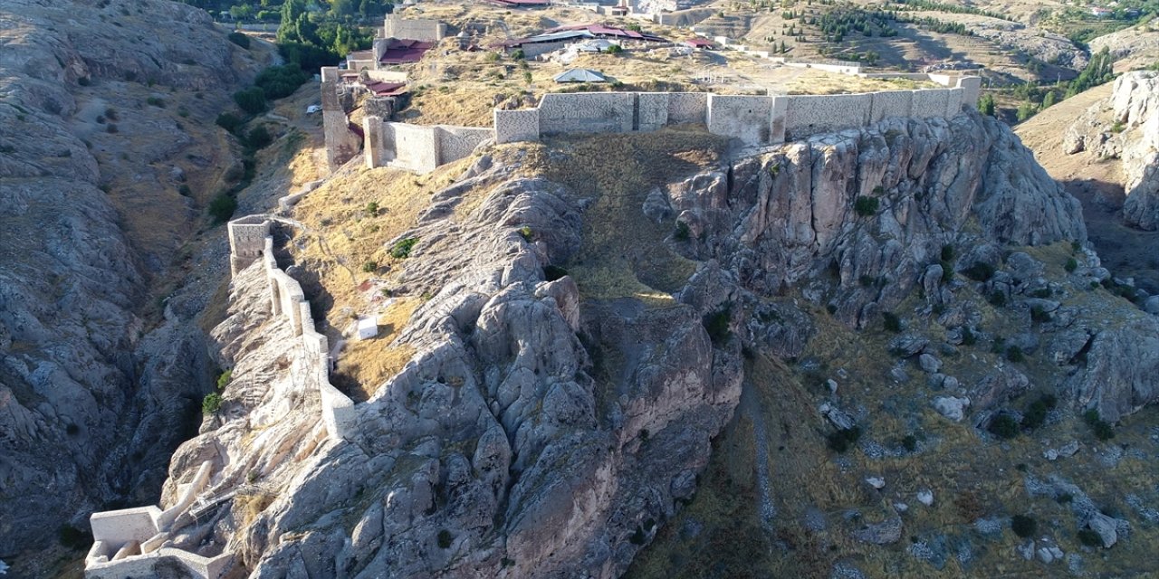 Harput Kalesi'nde 1000 yıllık "sanayi sitesi" gün yüzüne çıkarıldı