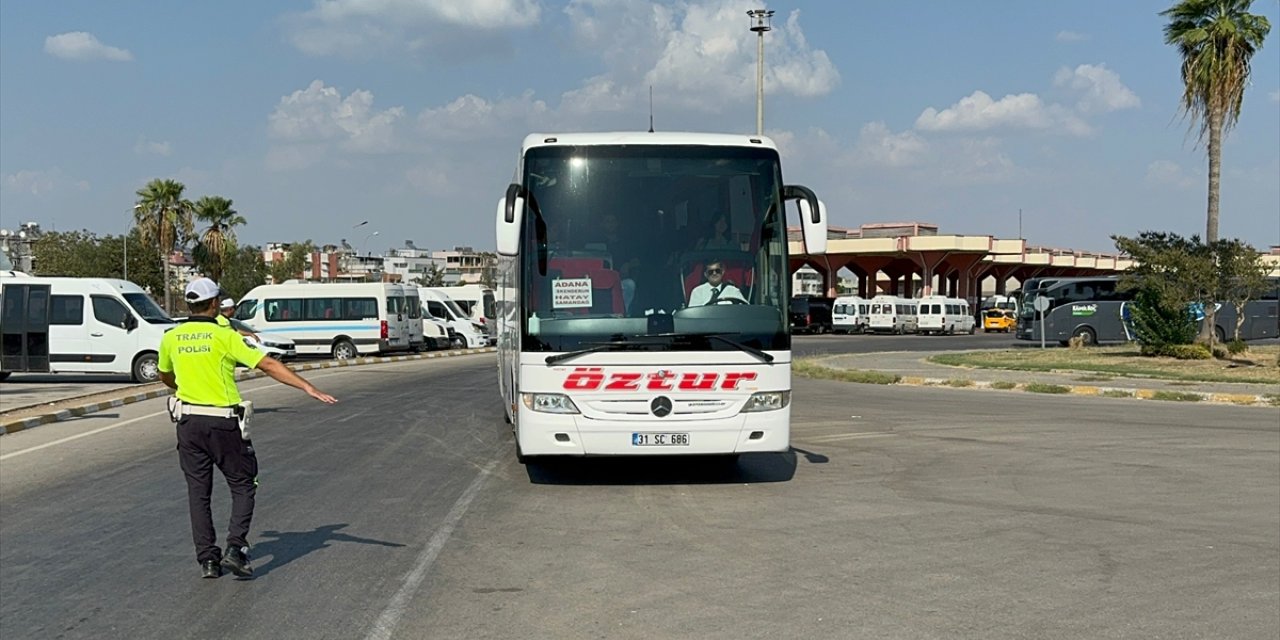 Adana'da şehirler arası yolcu otobüslerine yönelik dronla denetim