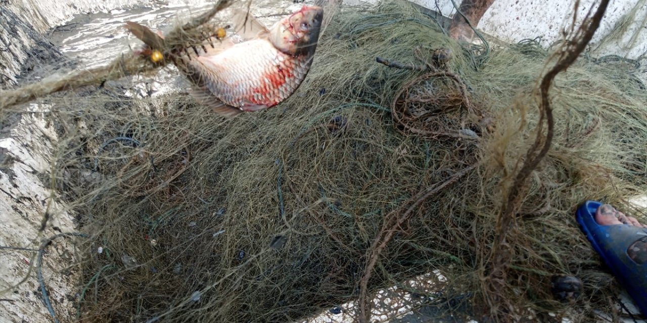 Kastamonu'da baraj gölünden 2 bin metre uzunluğunda "hayalet ağ" çıkarıldı