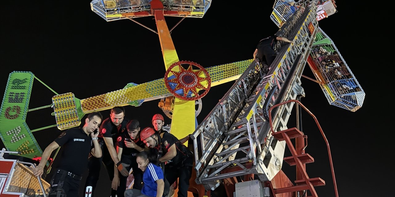 Kahramanmaraş'ta lunaparkta yüksekte asılı kalan 23 kişi kurtarıldı