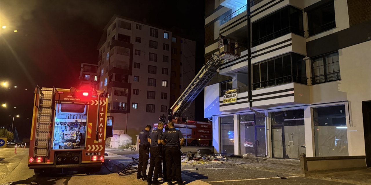 Kayseri'de oturduğu daireyi ateşe veren kişi polis tarafından gözaltına alındı