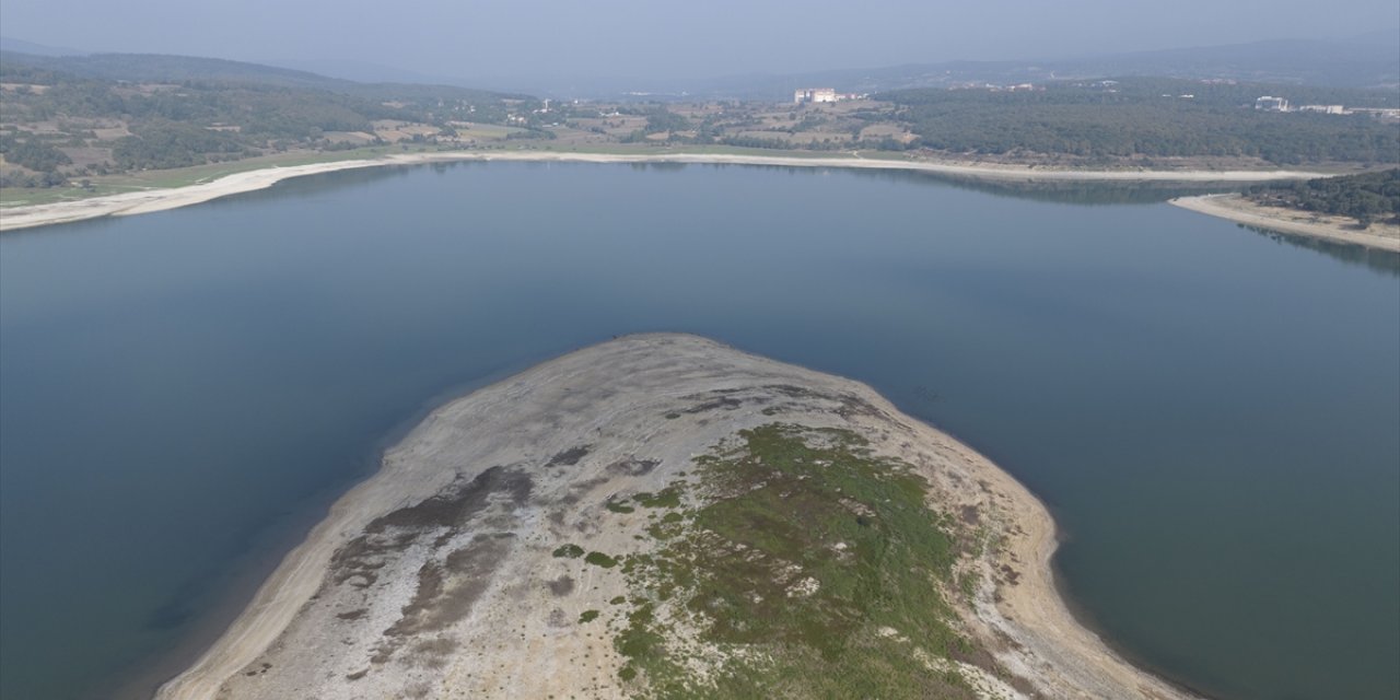 Bolu'da su seviyesi düşen Gölköy Baraj Gölü'nde yarım ada oluştu