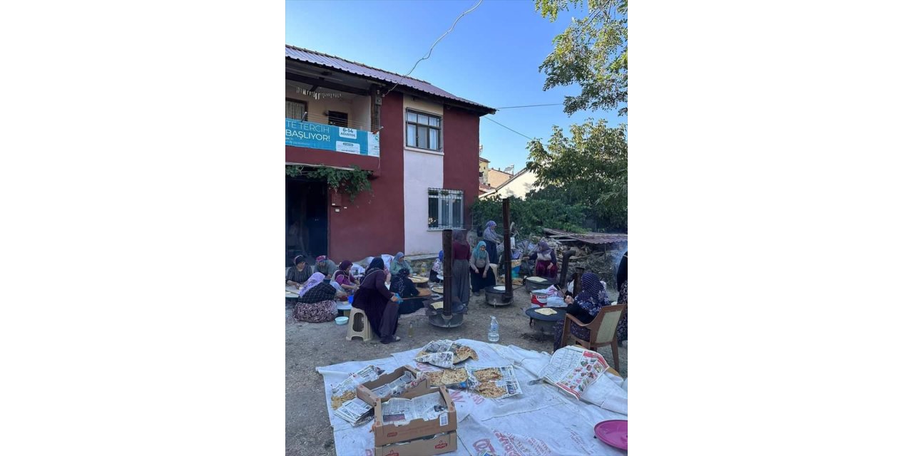 Kadınlar yaptıkları gözlemelerle orman yangınına müdahale edenlere destek oldu