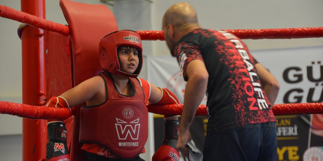 Bitlis'te düzenlenen Türkiye Minikler ve Yıldızlar Muaythai Şampiyonası sona erdi