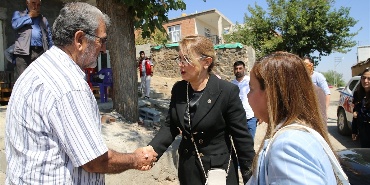 CHP Kadın Kolları Genel Başkanı Kaya'dan kaybolan 8 yaşındaki Narin'in ailesine ziyaret