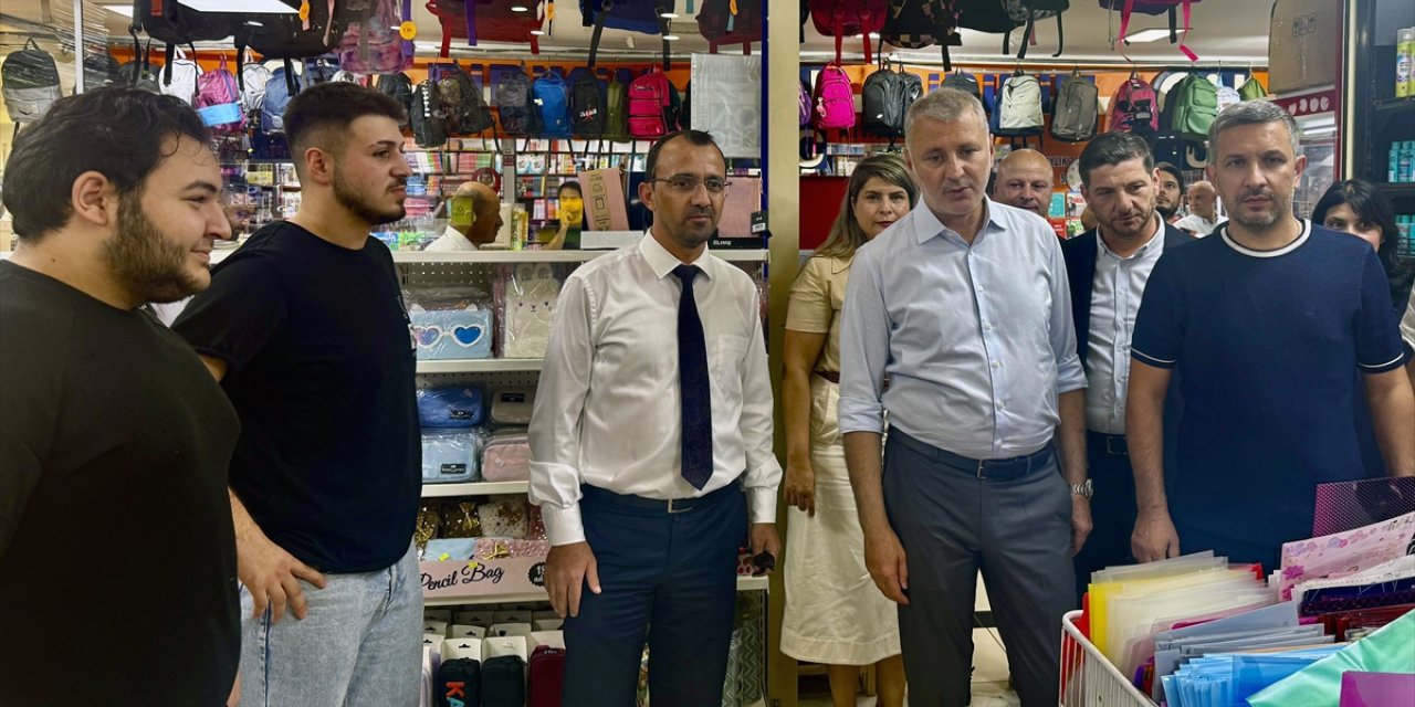 Sakarya'da ihtiyaç sahibi öğrencilerin okul alışverişi Ticaret ve Sanayi Odasınca yapıldı