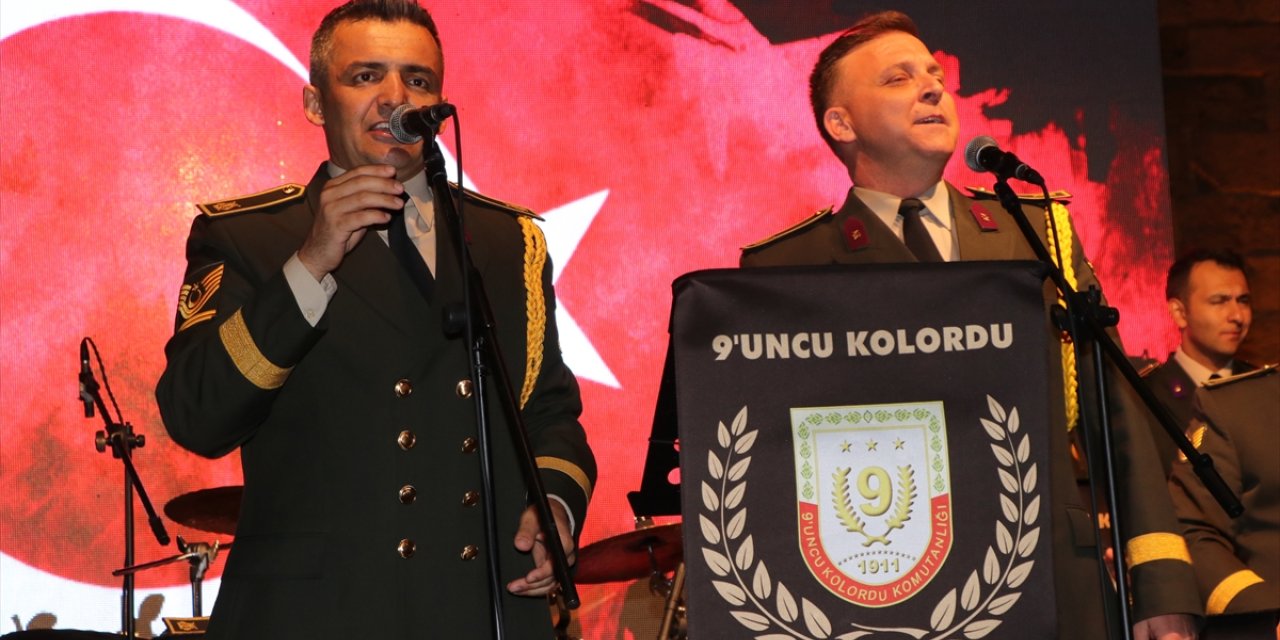 Erzurum'da askeri bando 30 Ağustos Zafer Bayramı'na özel konser verdi