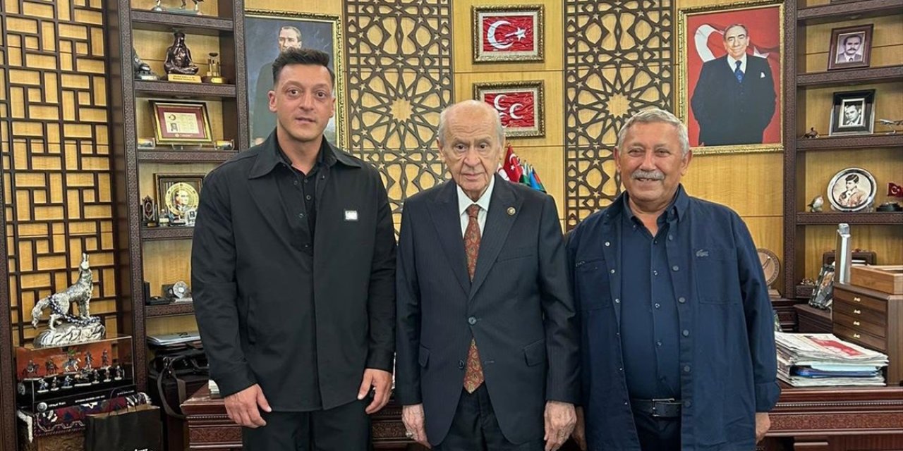 MHP Genel Başkanı Bahçeli, eski futbolcu Mesut Özil'i kabul etti