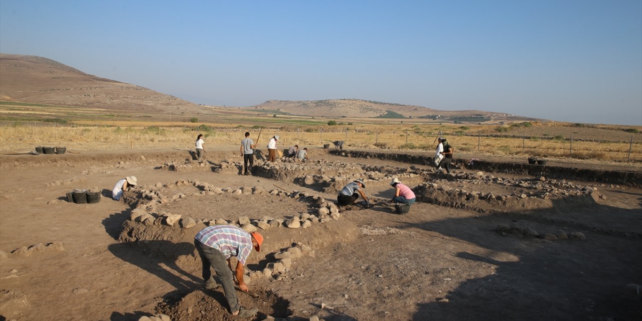 Domuztepe Höyüğü'nde 7 bin 600 yıllık çocuk ve bebek iskeletleri bulundu