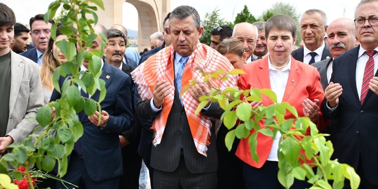 CHP Genel Başkanı Özel, Dumlupınar'da konuştu: