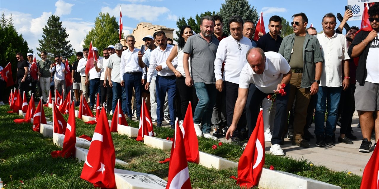 Memleket Partisi Genel Başkanı İnce, Dumlupınar Şehitliği'ni ziyaret etti