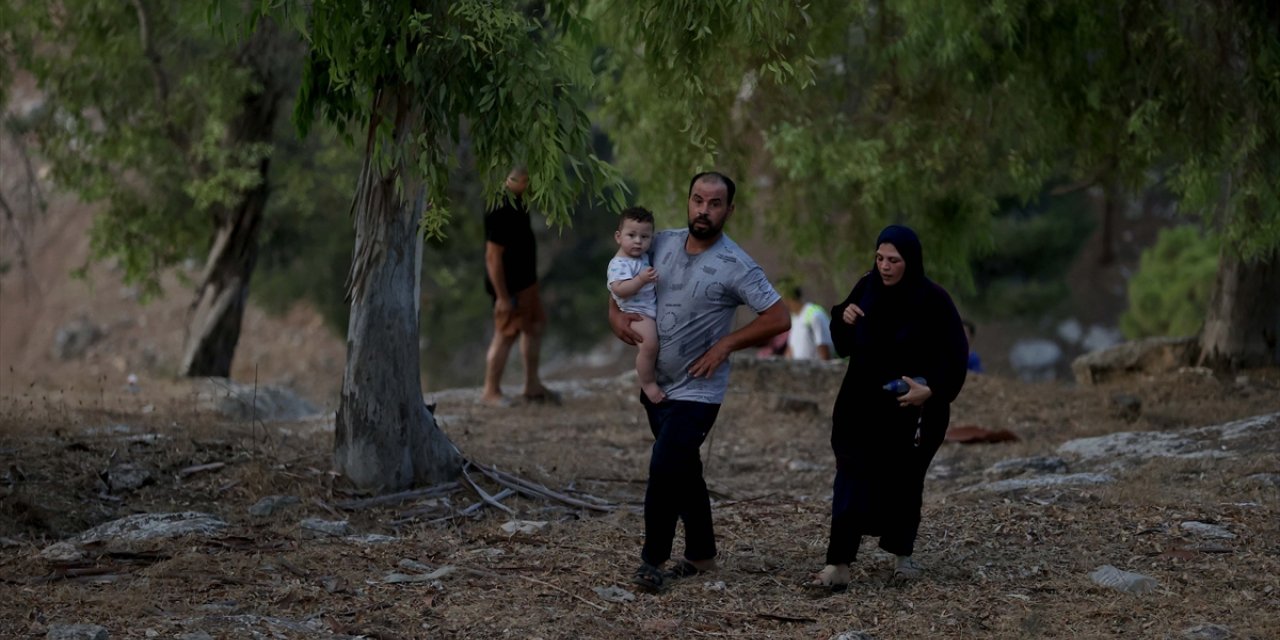 Batı Şeria'nın Cenin bölgesinde İsrail'in saldırıları sebebiyle Filistinli aileler yerinden ediliyor