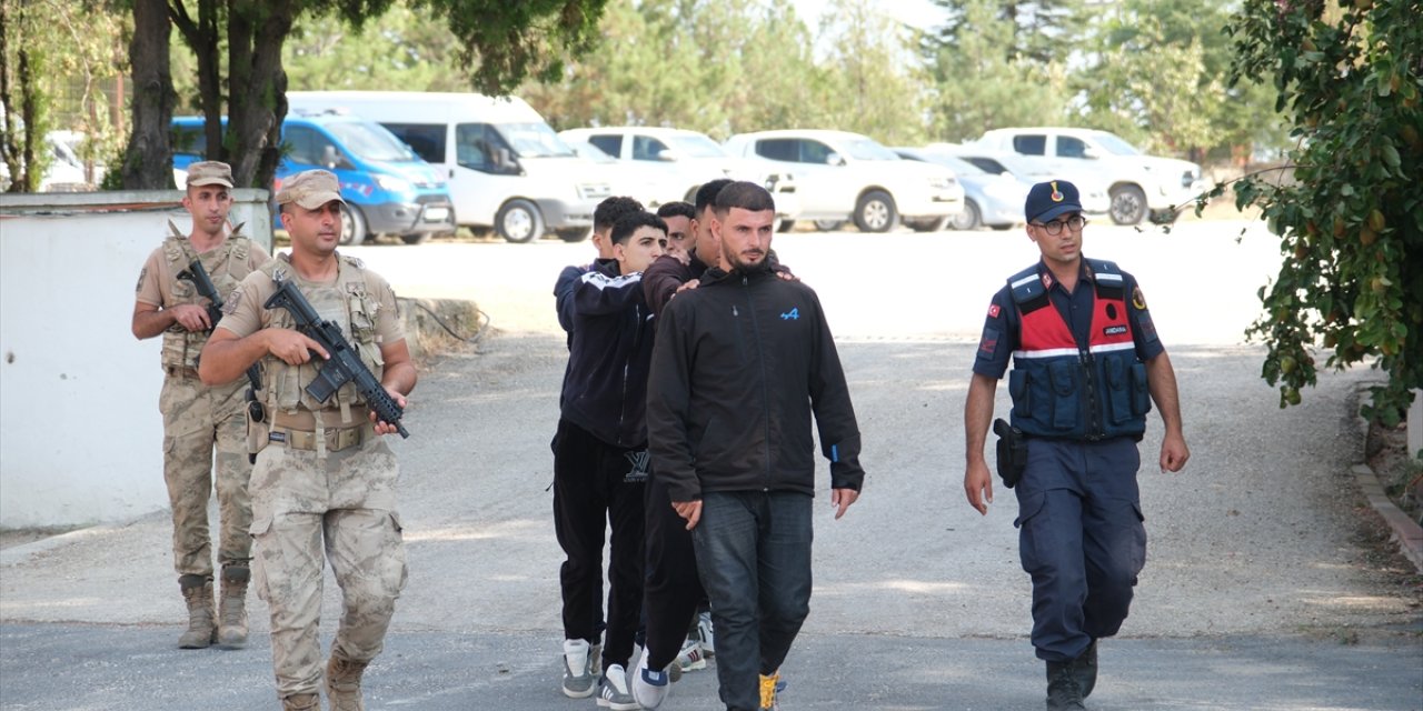 Kırklareli'nde hafif ticari araçta 6 düzensiz göçmen yakalandı