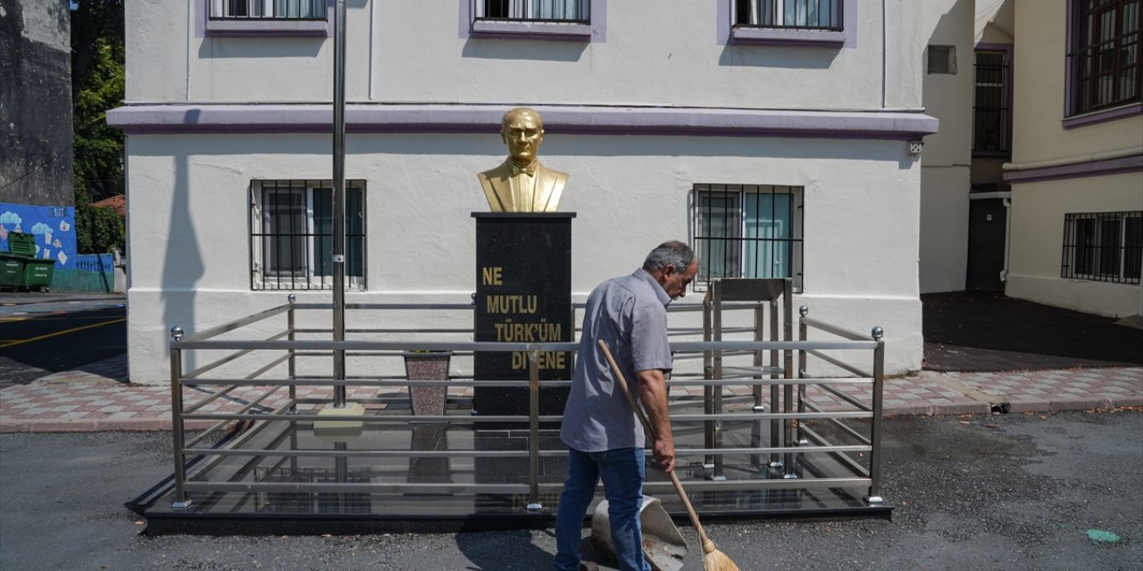 İstanbul'daki okullarda yeni dönemin ilk ders zili için hummalı mesai