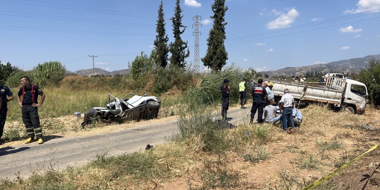 Aydın'da otomobille kamyonetin çarpışması sonucu 1 kişi öldü, 6 kişi yaralandı