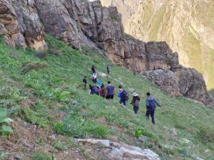 Hakkari'de Çiçek Vadisi'ne doğa yürüyüşü