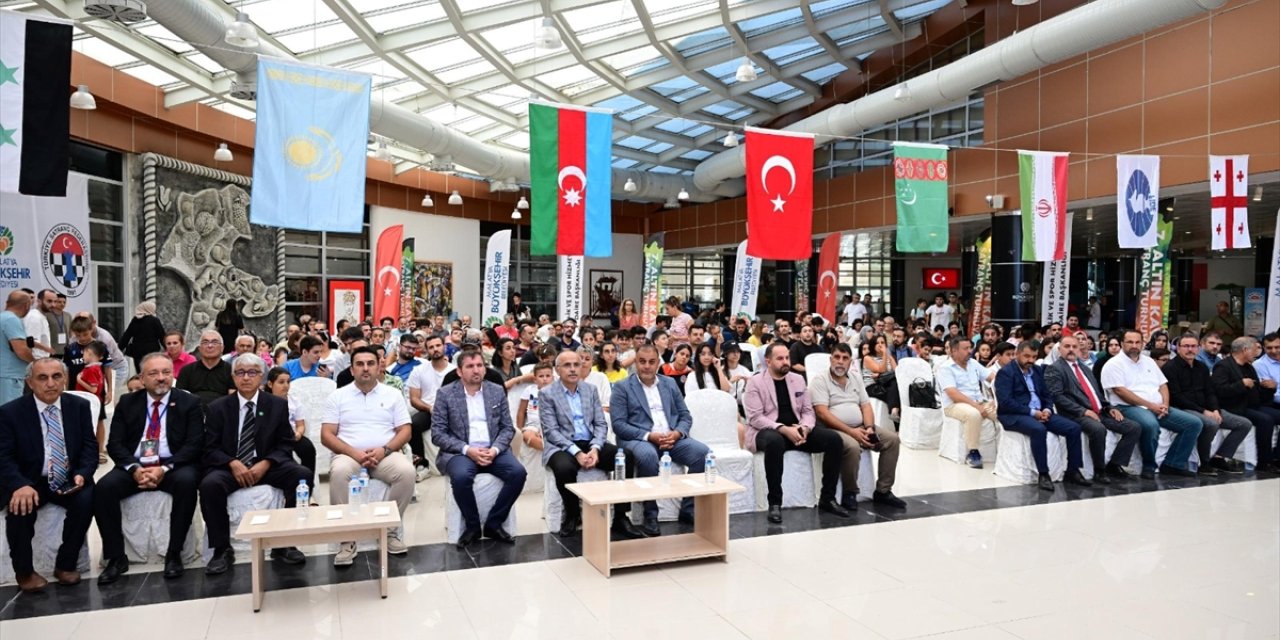 Malatya'da düzenlenen 7. Uluslararası Altın Kayısı Satranç Turnuvası sona erdi