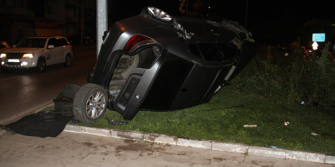 Konya'da kavşakta çarpışan iki otomobildeki 4 kişi yaralandı