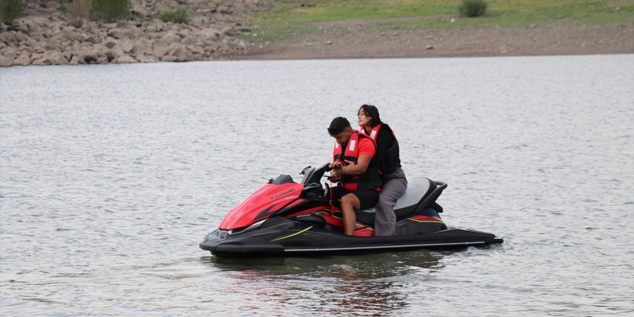 Erzurum'da Teke Deresi Göleti'nde jet ski heyecanı