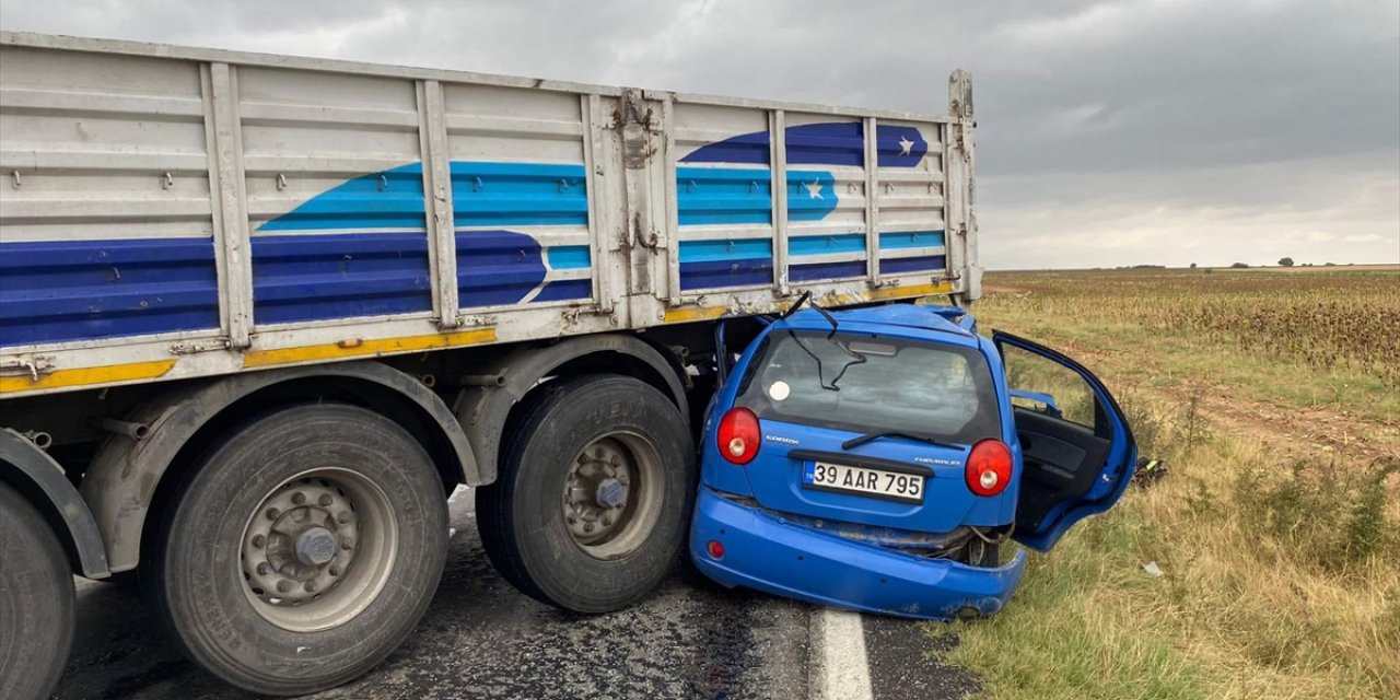 Kırklareli'nde otomobil ile tırın çarpıştığı kazada 1 kişi öldü