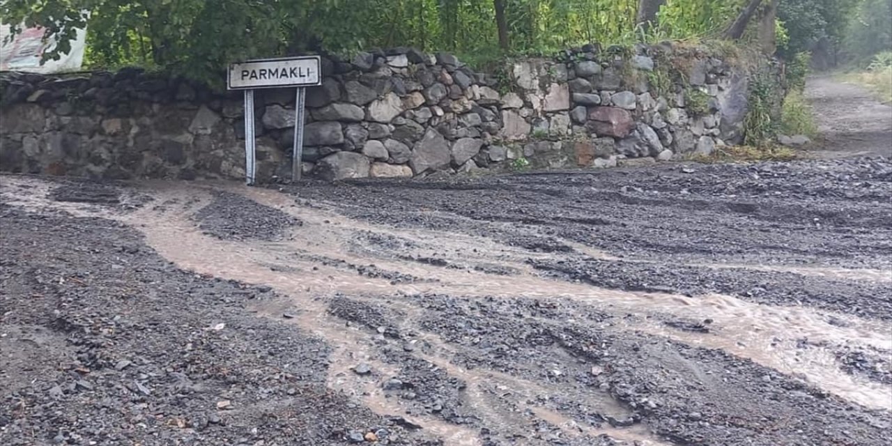 Artvin'de sağanak hasara yol açtı