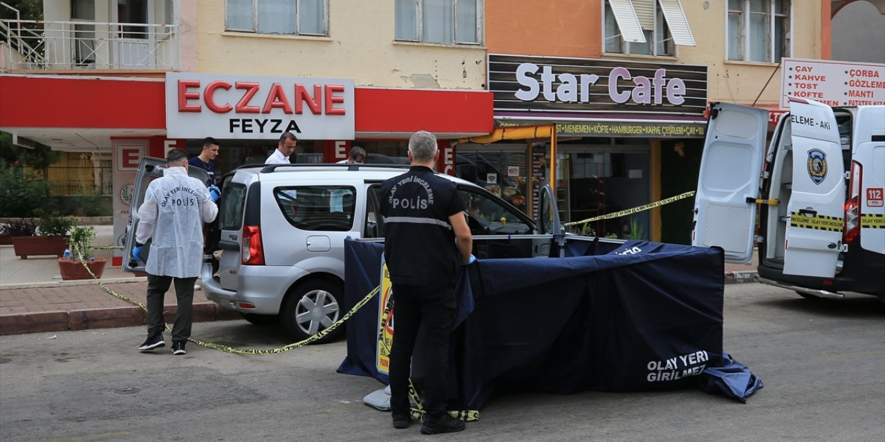 Antalya'da bir kanser hastası, tedavisi gördüğü hastane önündeki aracında ölü bulundu