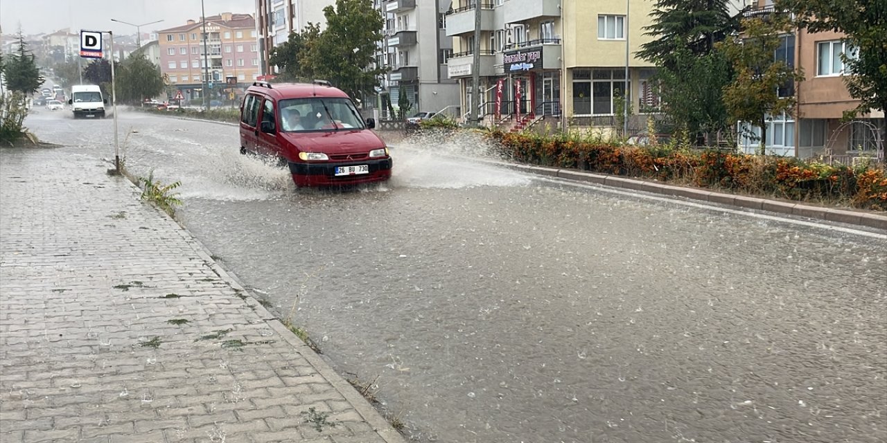 Eskişehir'de kuvvetli sağanak ve dolu etkili oldu