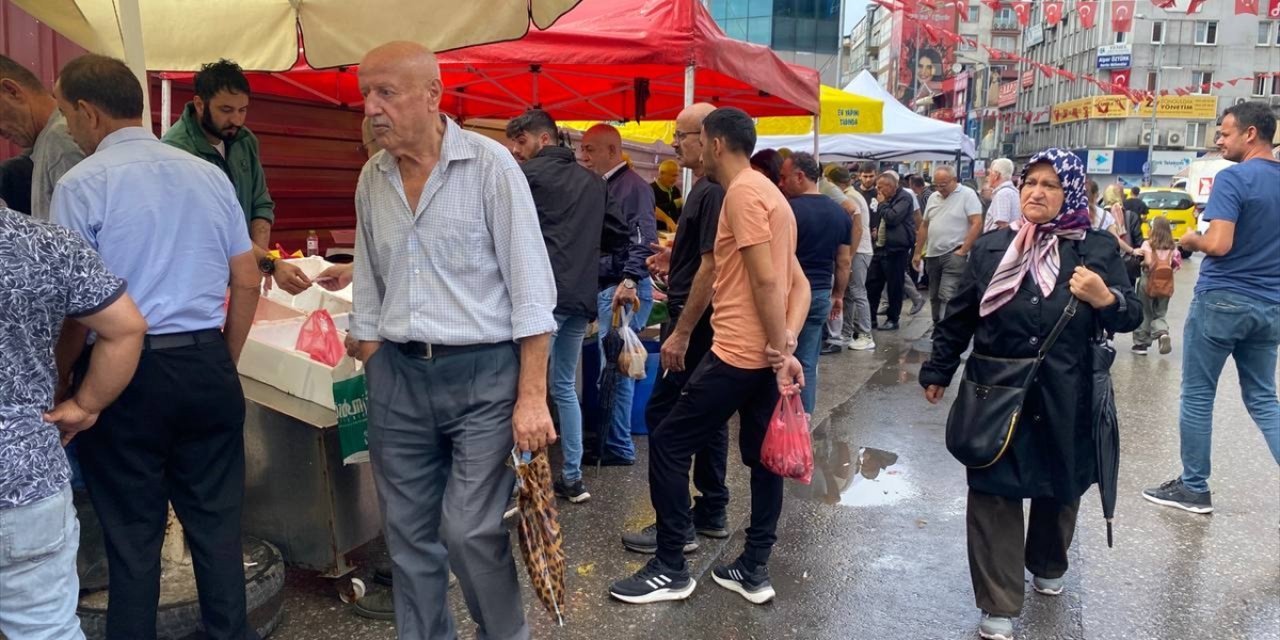 Zonguldak'ta sezonun başlamasıyla balık pazarı hareketlendi