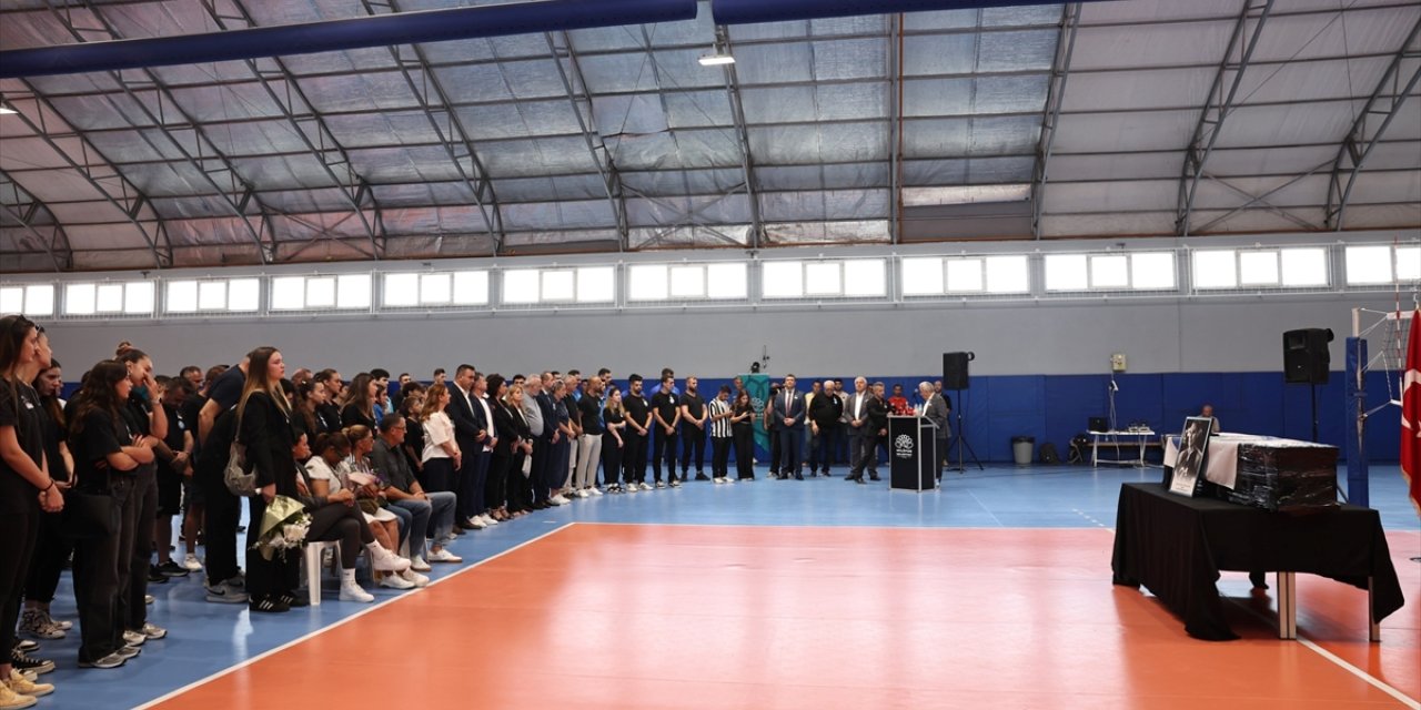 Bursa'da evinde ölü bulunan Nilüfer Belediyesporlu voleybolcu Lopez için tören düzenlendi