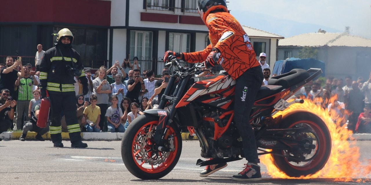 Akrobasi sporcusu Polat'tan gençlere "motosikleti ekipmanlı ve eğitimli kullanın" tavsiyesi