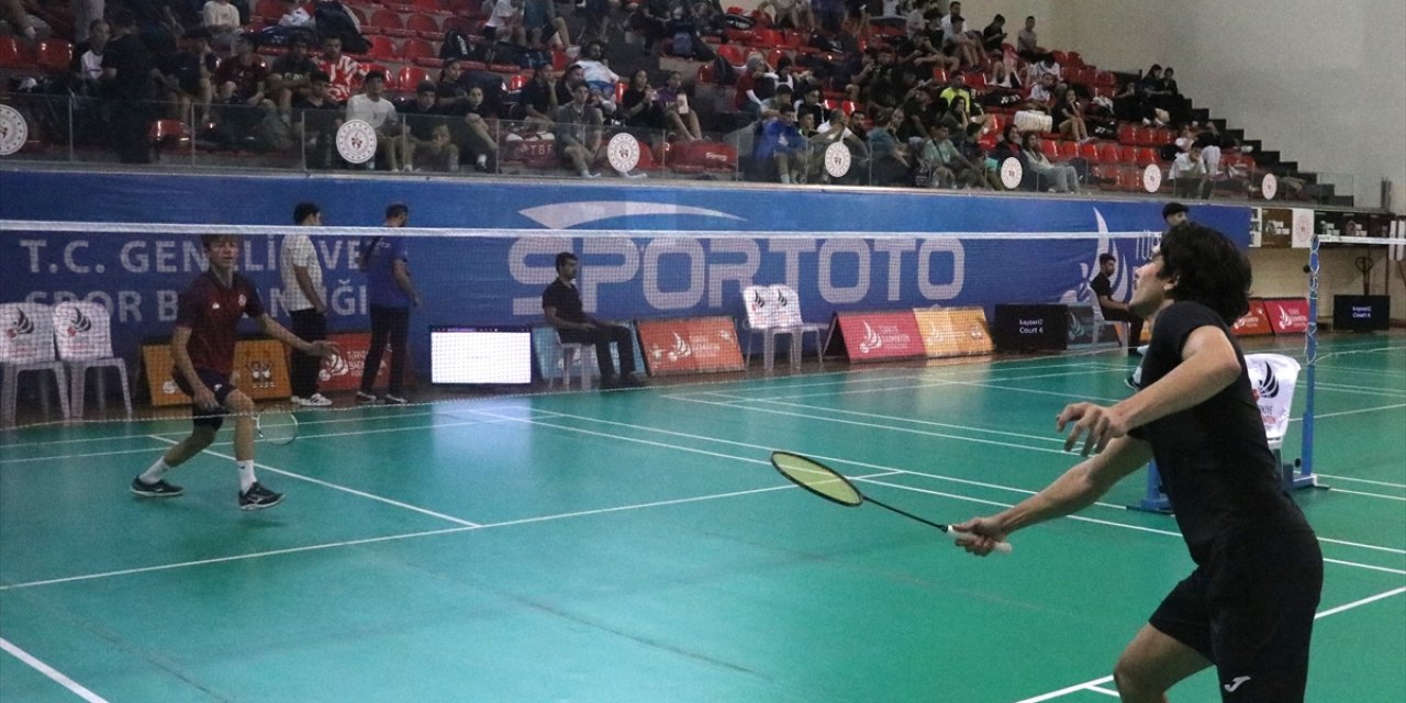 Büyükler Türkiye Badminton Şampiyonası Kayseri'de başladı