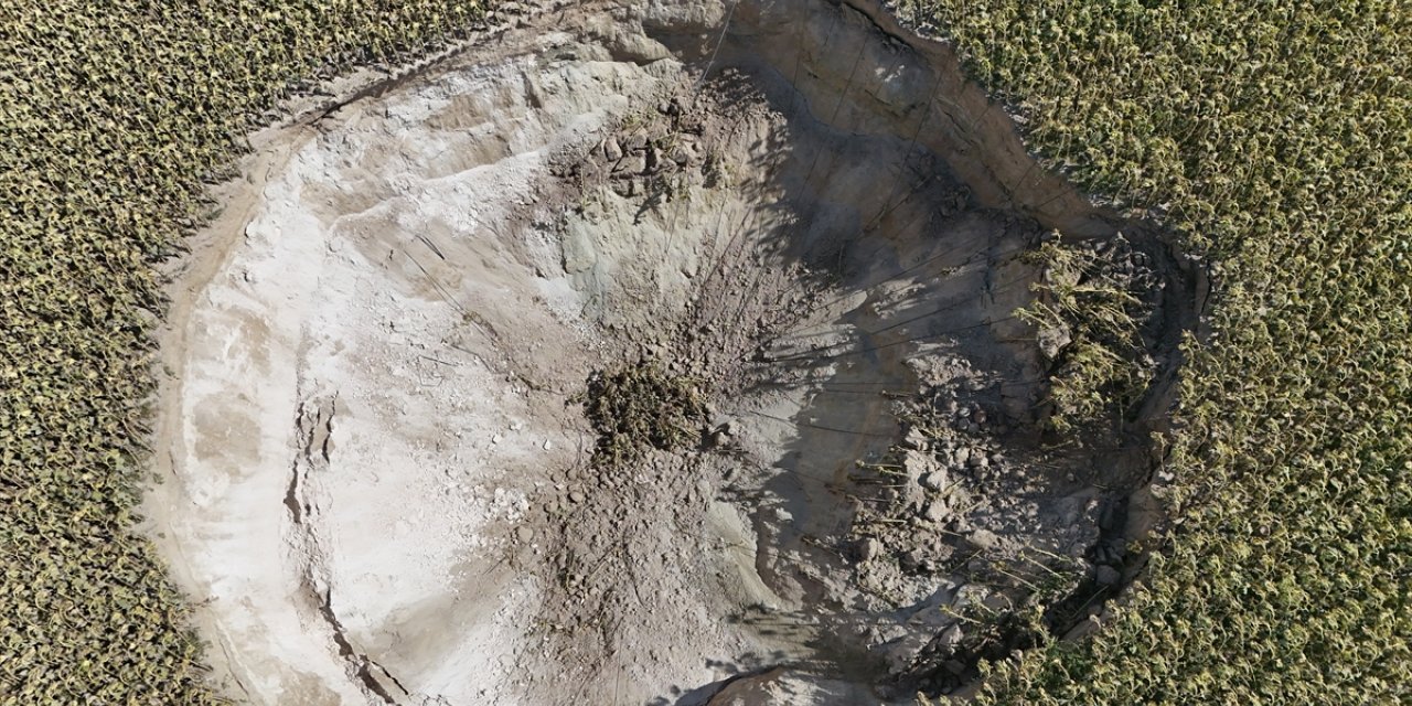 Konya'da 6 metre derinliğinde, 25 metre çapında yeni obruk oluştu