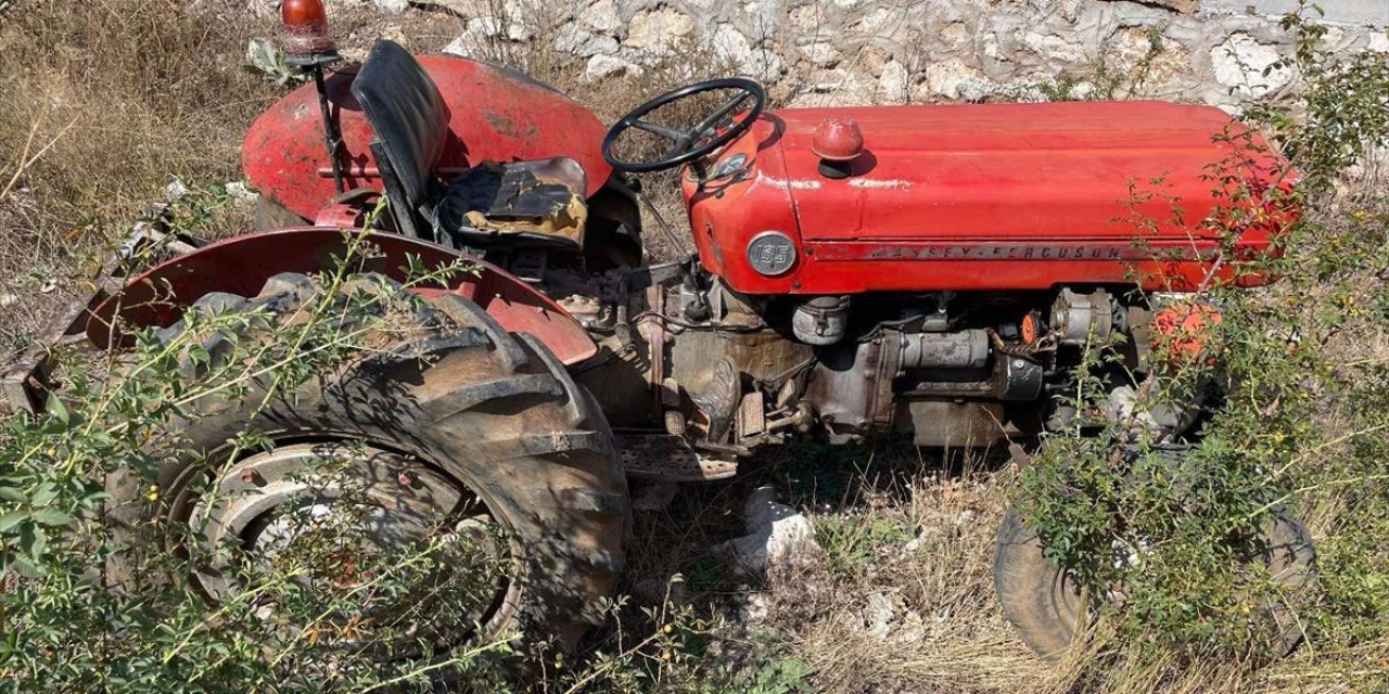 Isparta'da devrilen traktörün altında kalan sürücü öldü