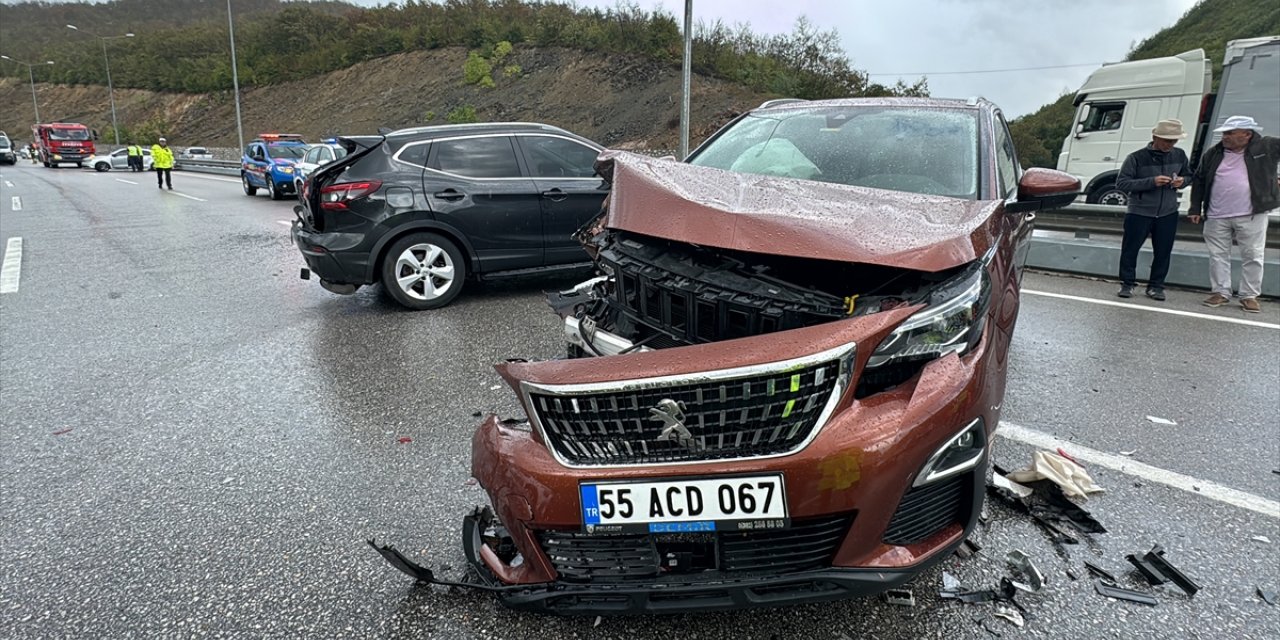 Samsun'da zincirleme trafik kazasında 5 kişi yaralandı