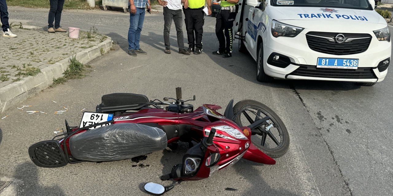 Düzce'de 2 motosikletin çarpıştığı kazada sürücüler ağır yaralandı