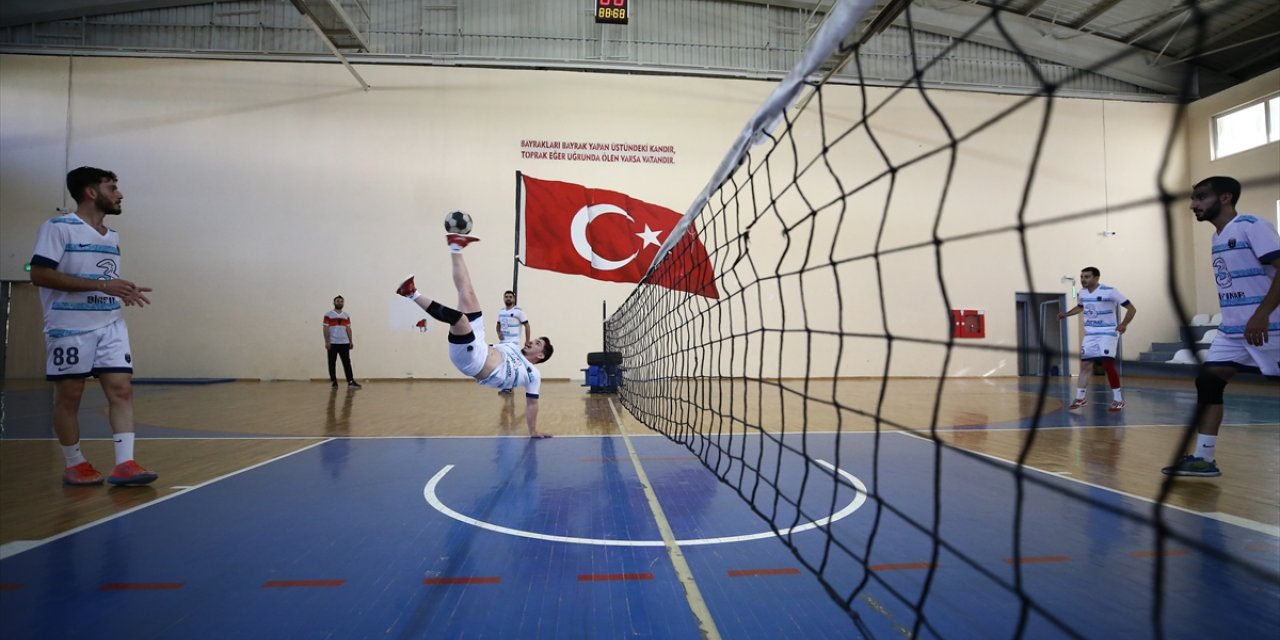 Şampiyonluklara doymayan Solhan Ayak Tenisi Takımı gözünü dünya birinciliğine dikti