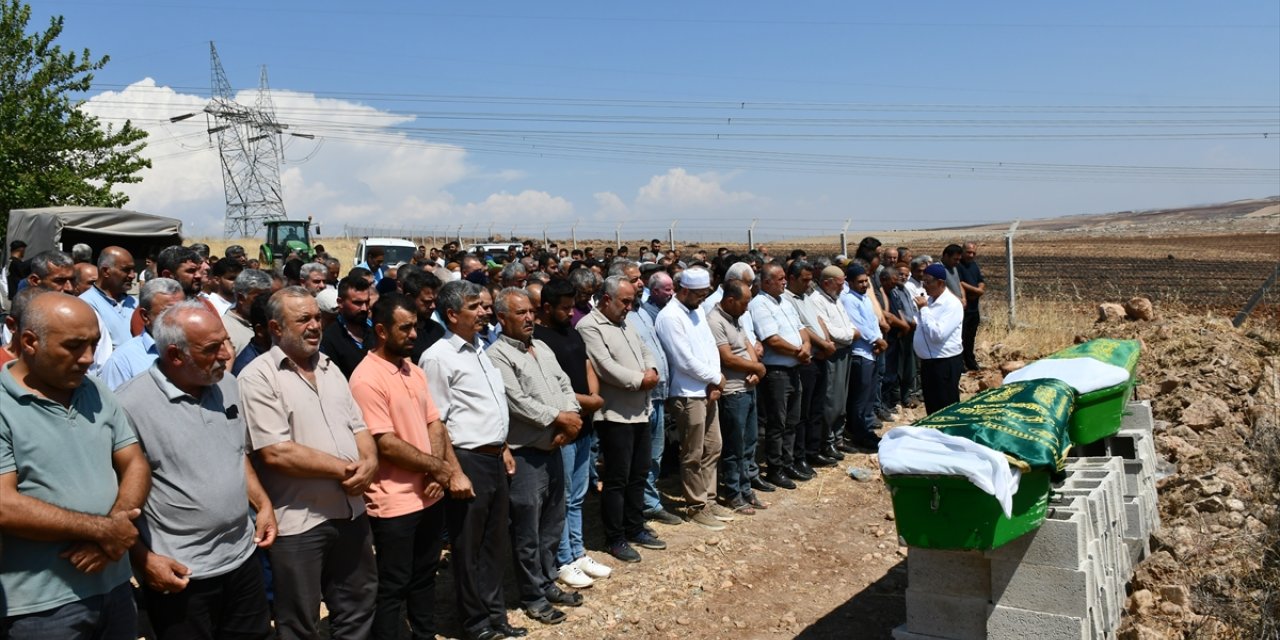 Gaziantep'te trafik kazasında ölen kardeşler Adıyaman'da toprağa verildi