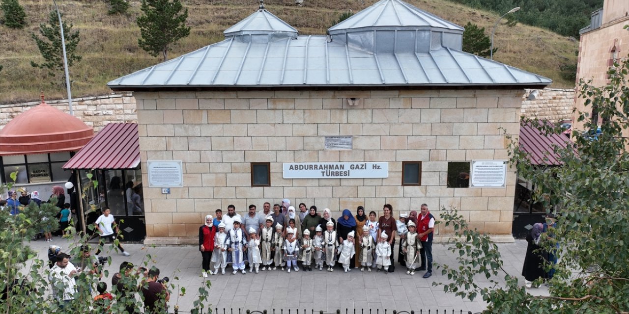 Erzurum Vakıflar Bölge Müdürlüğünce desteklenen 150 çocuk için sünnet şöleni düzenlendi