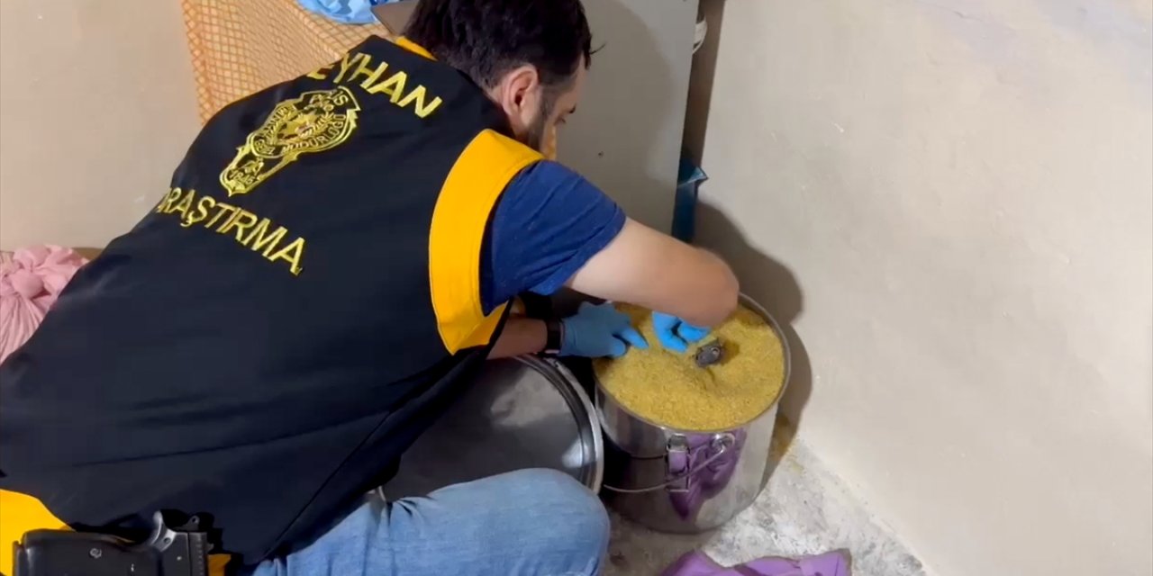 Adana'da bulgur dolu tencereden tabanca çıktı